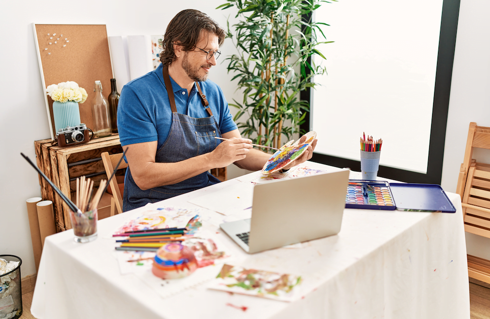 man doing online art class